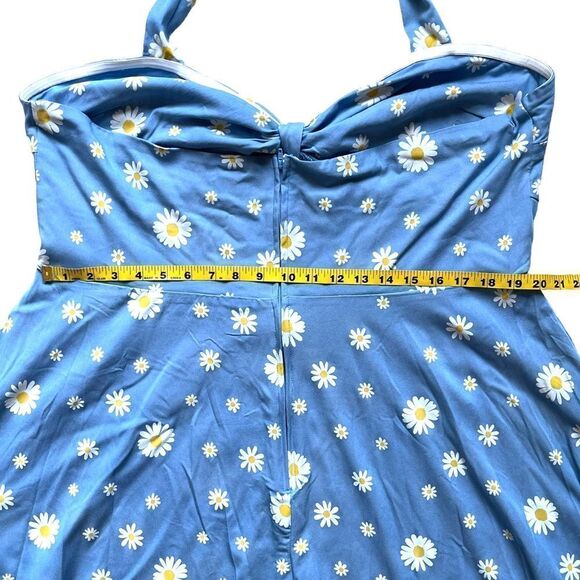 UNIQUE VINTAGE 50s Daisy Halter Swing Dress in Blue and White 1X - Picture 10 of 12